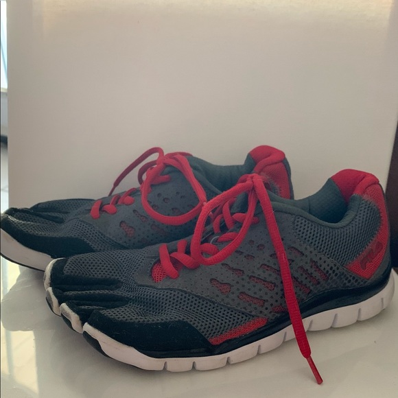 Boys Fila Skeleton-Toe Tennis Shoes - Picture 1 of 4